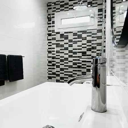 아파트 Relaxing Upper Floor Apartment- Exclusive Complex. *