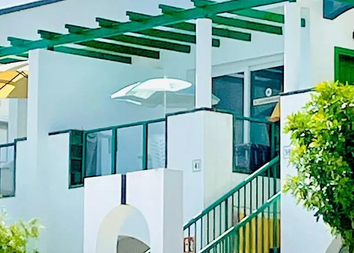 Relaxing Upper Floor Apartment- Exclusive Complex. דירה *