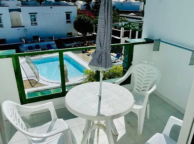 Relaxing Upper Floor Apartment- Exclusive Complex. דירה *
