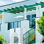 Relaxing Upper Floor Apartment- Exclusive Complex. Lejlighed *