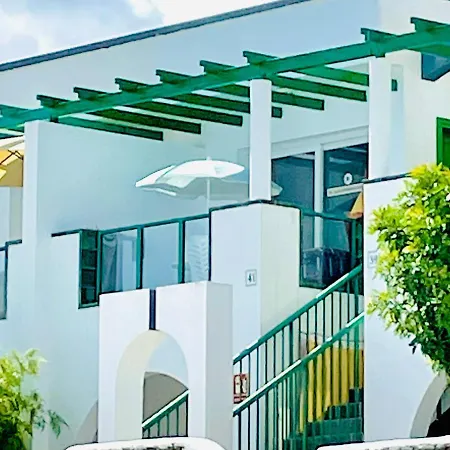 Relaxing Upper Floor Apartment- Exclusive Complex. 아파트 *